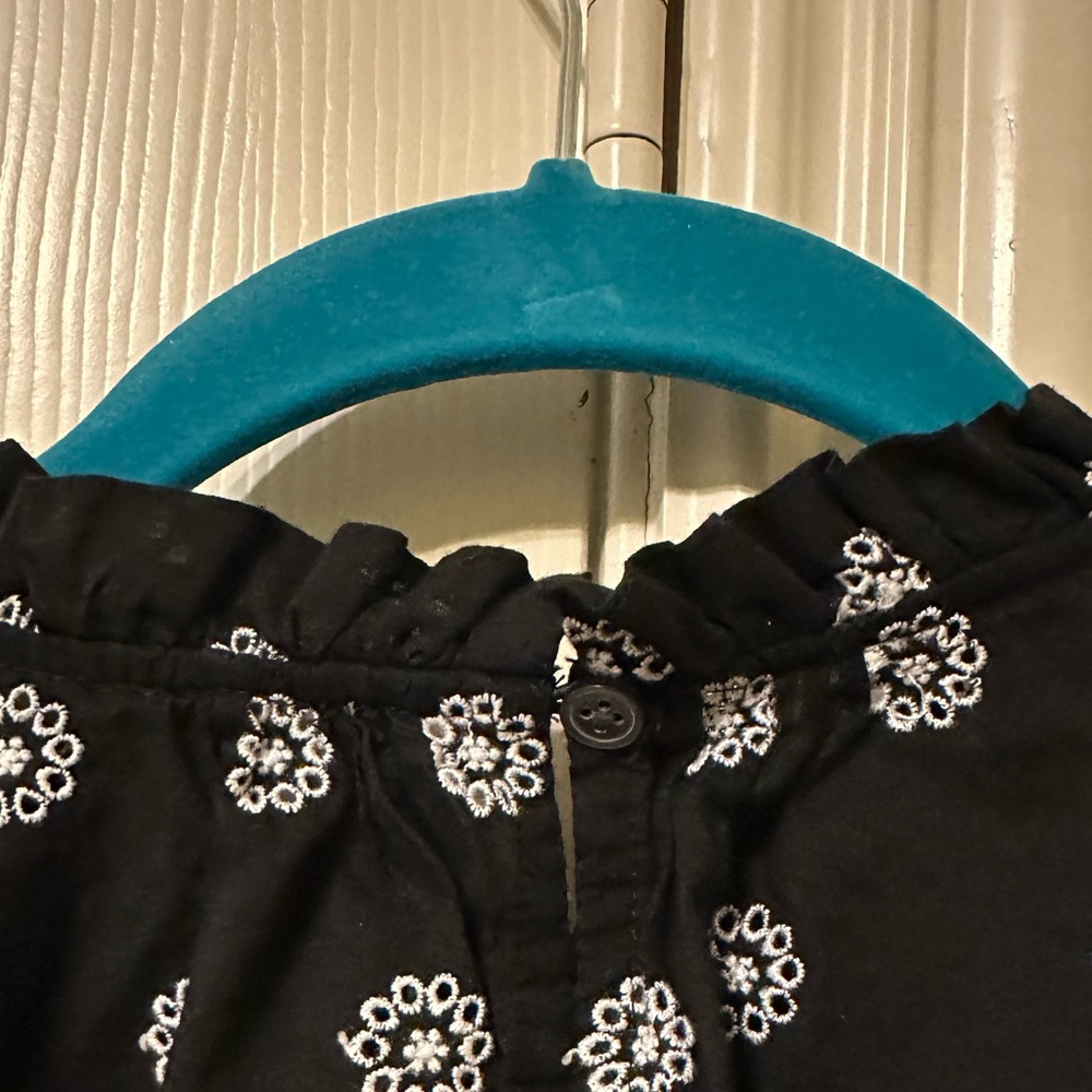 LOFT Black and White embroidered eyelet Blouse size small - Picture 5 of 6
